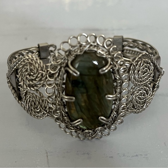 Silver Twisted Wire Cuff Bracelet with large Oval Abalone Shell Inlay - Picture 11 of 12